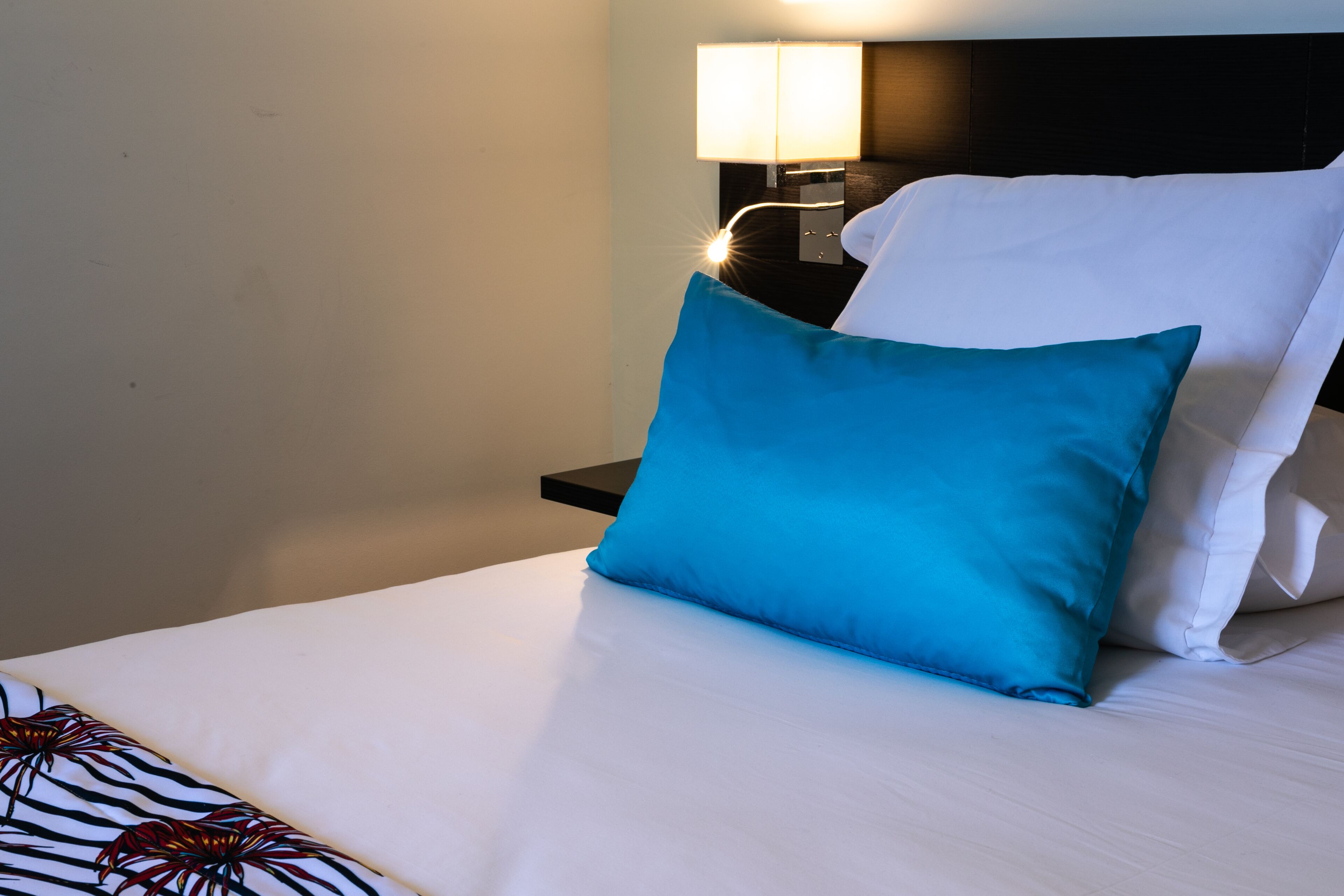 superior room, partial sea view | premium bedding, in-room safe, desk, iron/ironing board