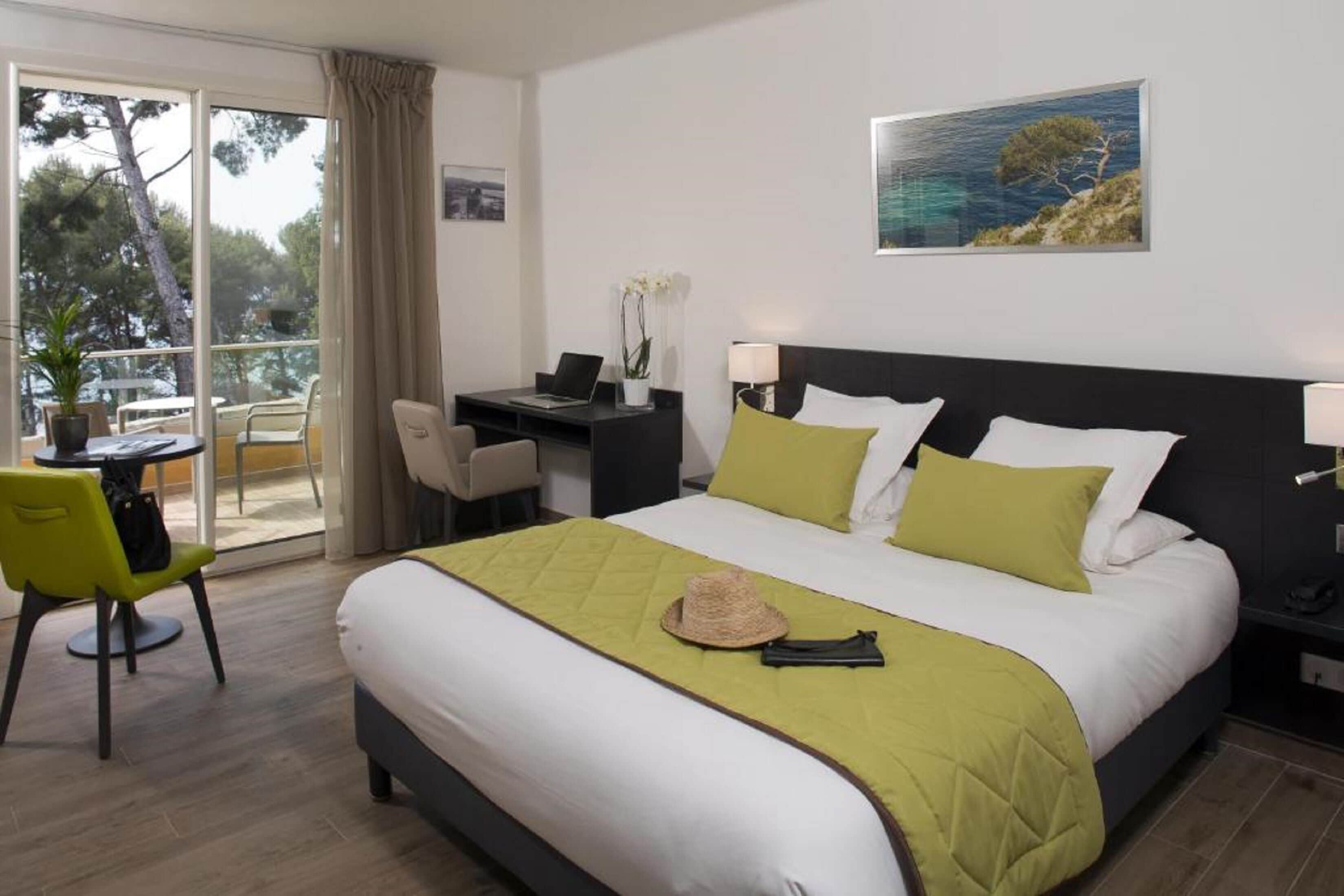 superior room, terrace countryside view | premium bedding, in-room safe, desk, iron/ironing board