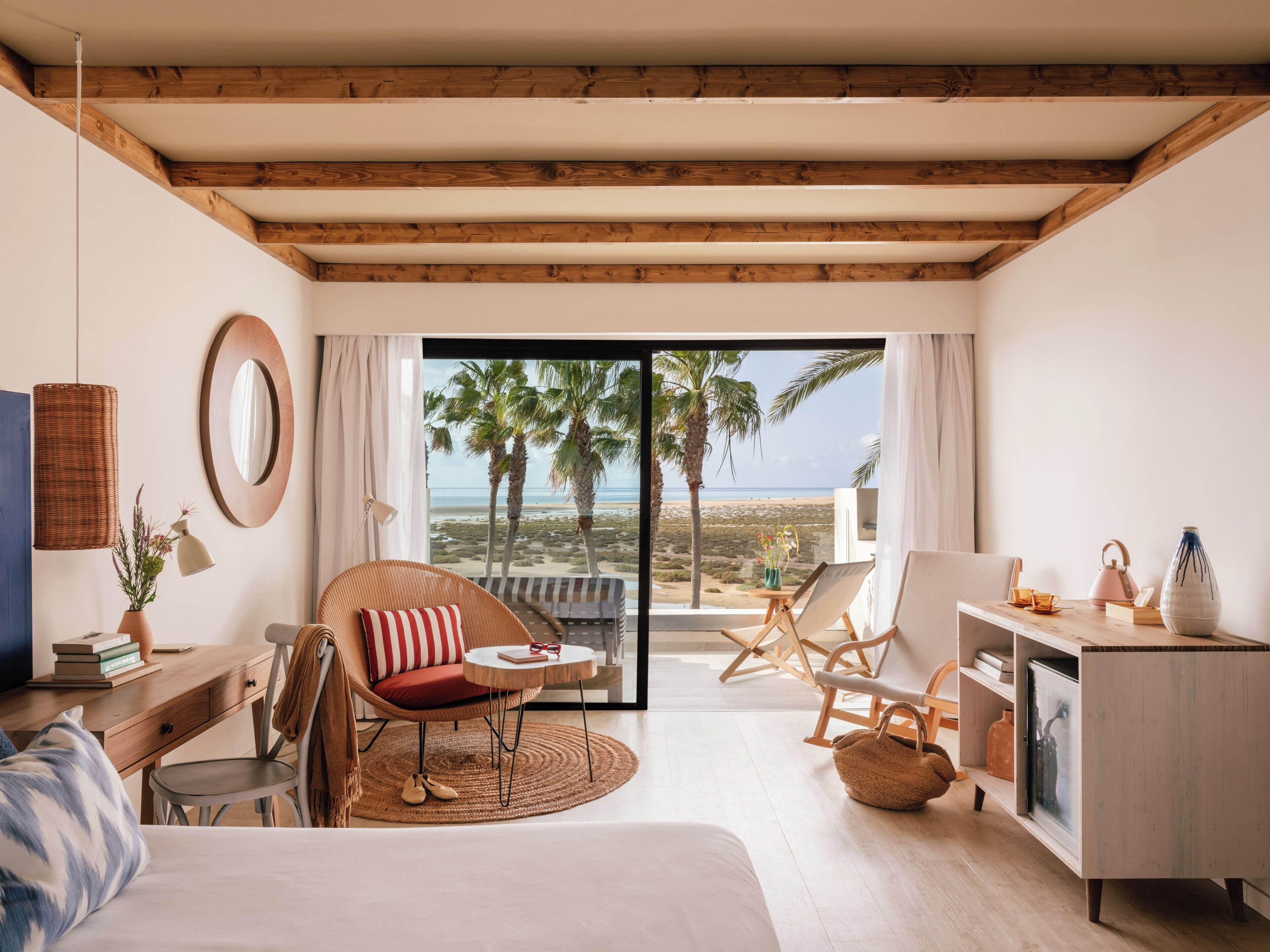 Zel Junior Suite Ocean View | Down duvets, minibar, in-room safe, desk