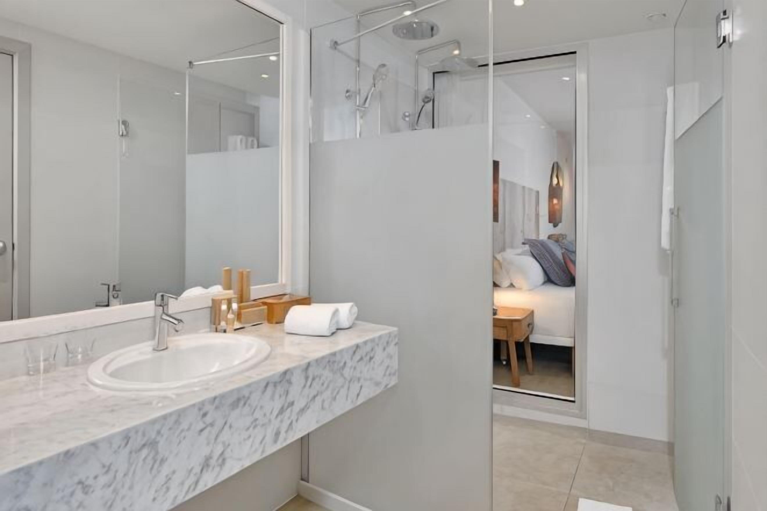 Bathroom | Free toiletries, hair dryer, towels, soap