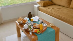 Cabin | Living room | 32-inch flat-screen TV with satellite channels, TV - Alto San Andres (San Andres de la Sierra)