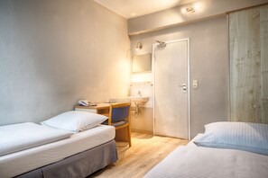 Schreibtisch, Bügeleisen/Bügelbrett, kostenloses WLAN, Bettwäsche