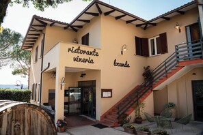 Fachada de la propiedad