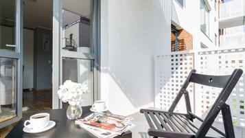 Sixx Deluxe one-bedroom apartment | Balcony