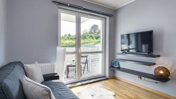 Sixx Deluxe one-bedroom apartment | 1 bedroom, desk, iron/ironing board, cribs/infant beds