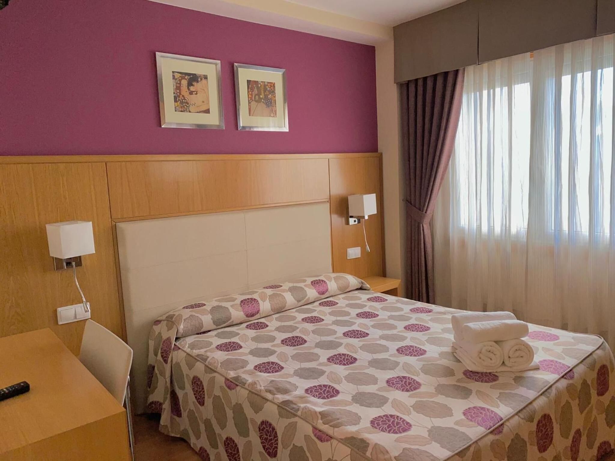 desk, blackout curtains, soundproofing, free cots/infant beds