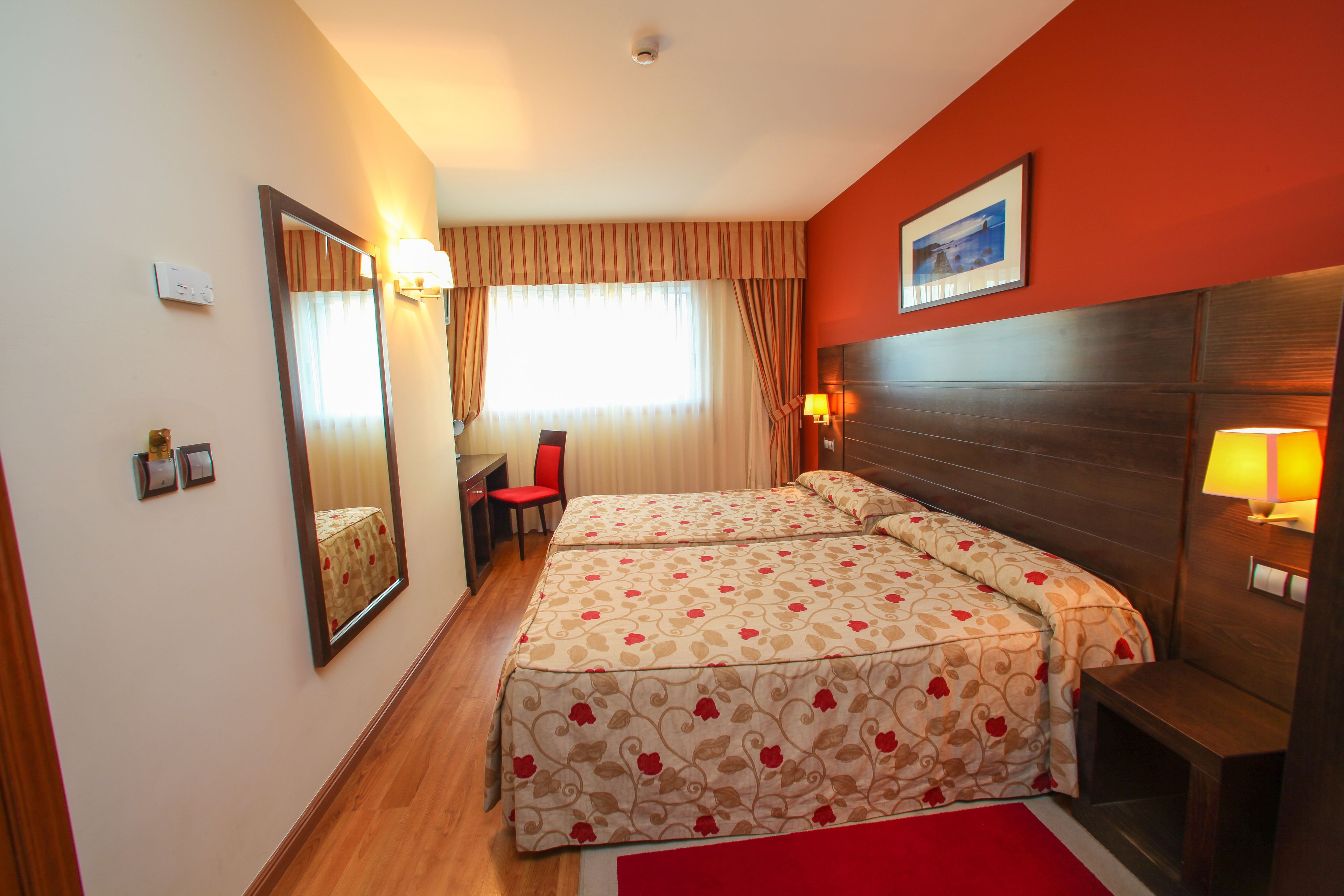 twin room | desk, blackout curtains, soundproofing, free cots/infant beds