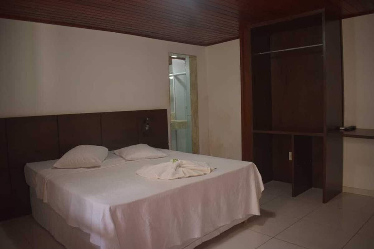Minibar, desk, laptop workspace, free WiFi