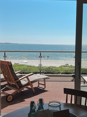 Loftsleilighet, badstue, sjøutsikt | Utsikt mot strand/hav