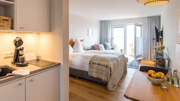 Kahden hengen deluxe-huone, rantanäköala (Dünenhaus) | Minibaari, pimennysverhot, silitysrauta/-lauta, ilmaiset vauvansängyt