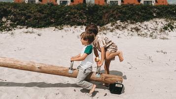 Área de juegos infantiles al aire libre