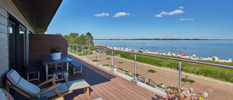 Hiên