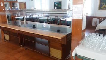 Se sirven desayunos, comidas y cenas