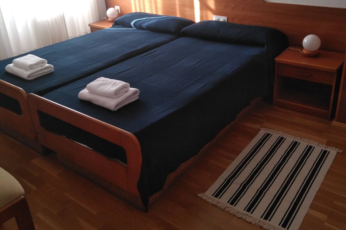 Bureau, lits bébé (en supplément), Wi-Fi gratuit, draps fournis