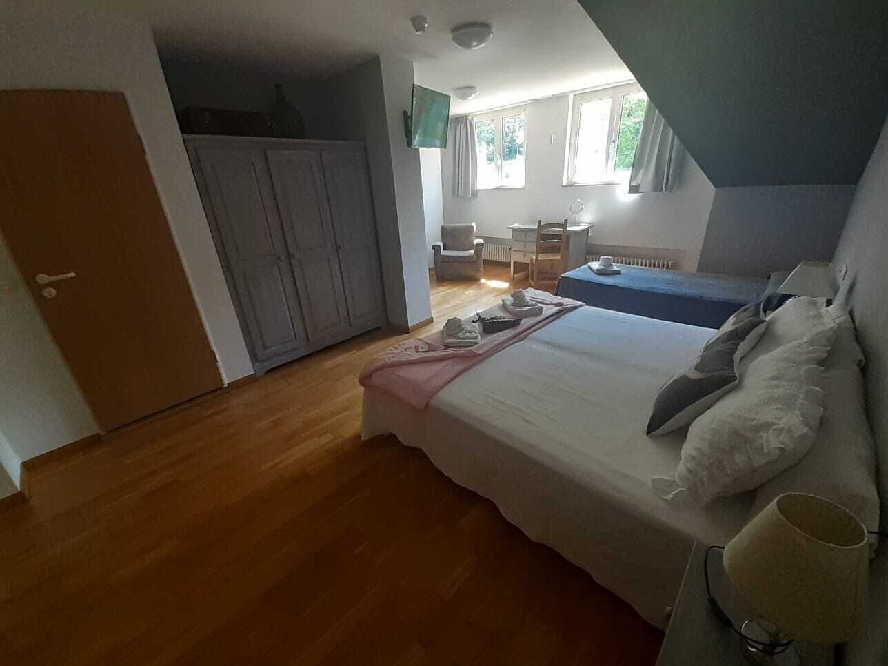 トラディショナル トリプルルーム ガーデンビュー | デスク、WiFi (無料)、ベッドシーツ