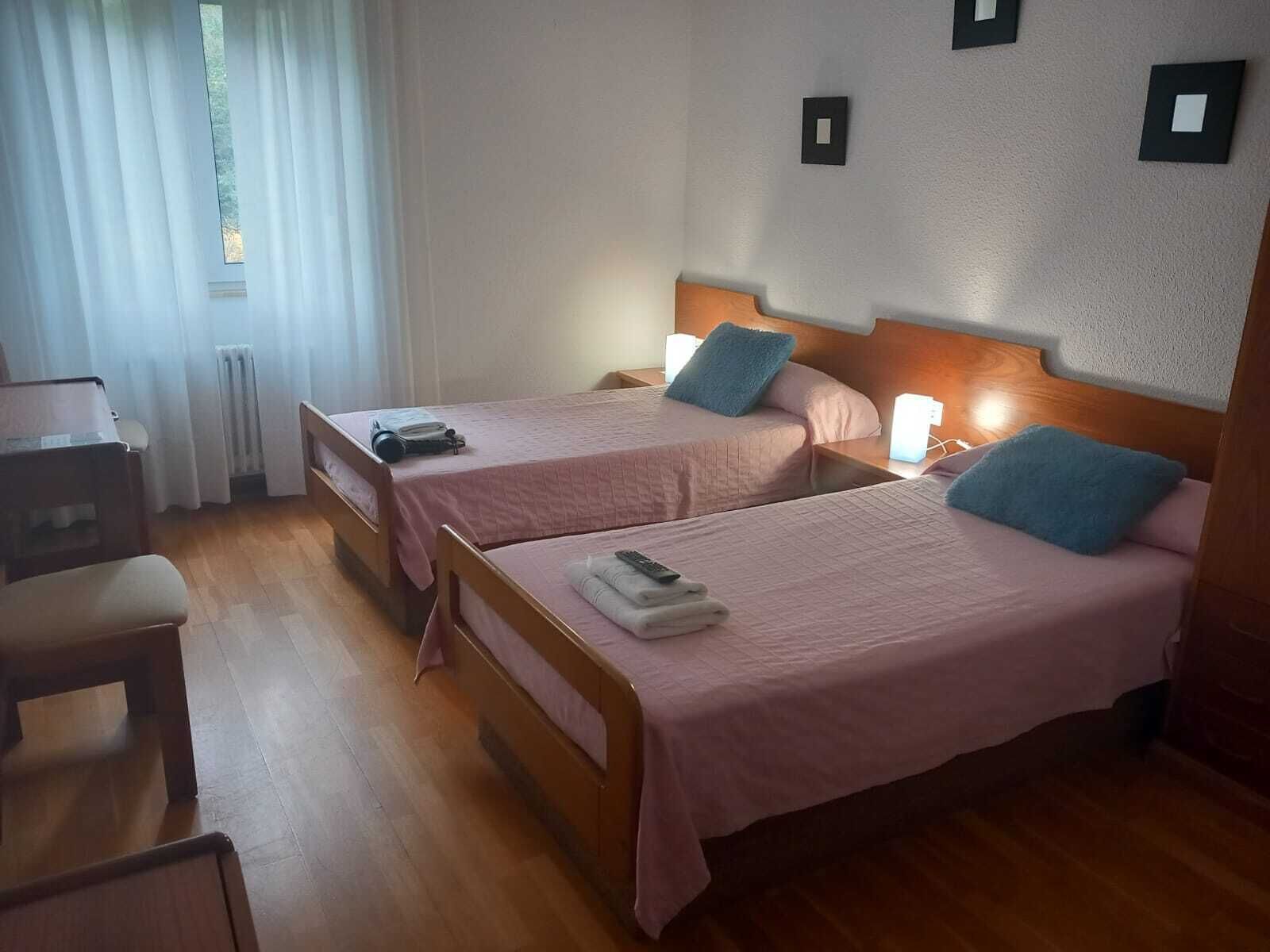 トラディショナル ツインルーム ガーデンビュー | デスク、WiFi (無料)、ベッドシーツ