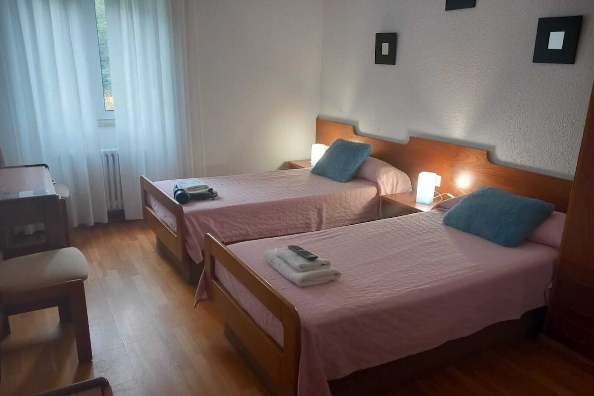 트래디셔널 트윈룸, 정원 전망 | 책상, 무료 WiFi, 침대 시트