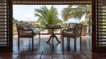 Suíte real | Frigobar, individualmente decorados, Wi-Fi de cortesia, roupa de cama