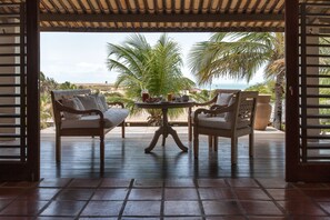 Minibar, decoración personalizada, wifi gratis y ropa de cama 