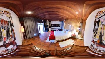 Minibar, individually decorated, free WiFi, bed sheets