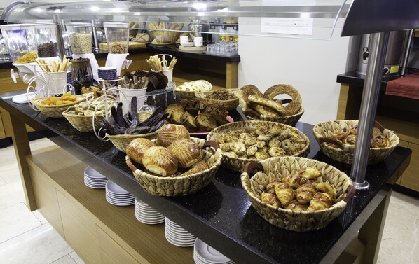 Buffet déjeuner gratuit tous les jours
