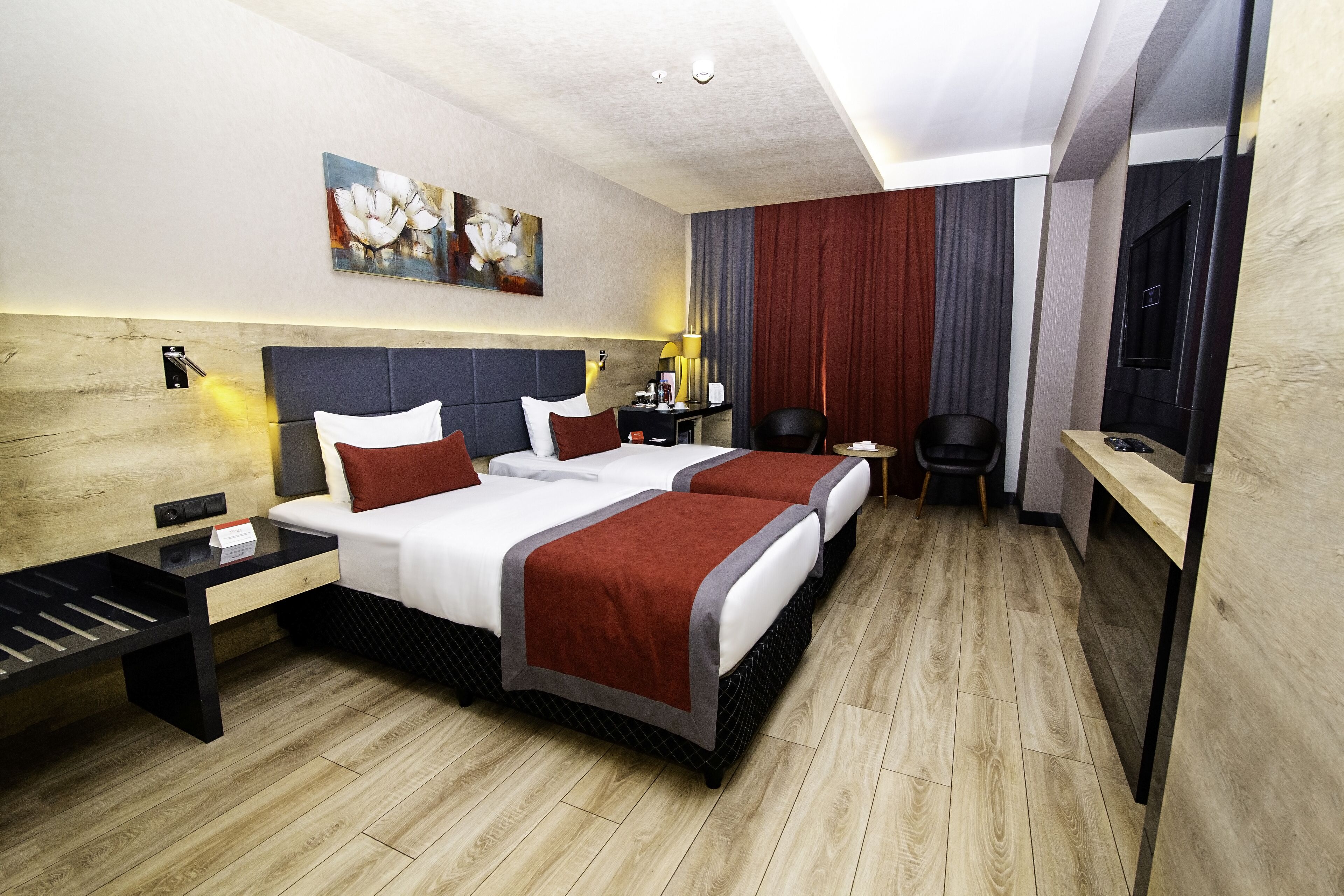 room, 2 single beds, non smoking | minibar, in-room safe, desk, soundproofing