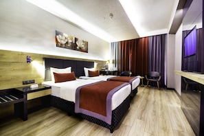 Room, 2 Twin Beds, Non Smoking | Minibar, in-room safe, desk, soundproofing