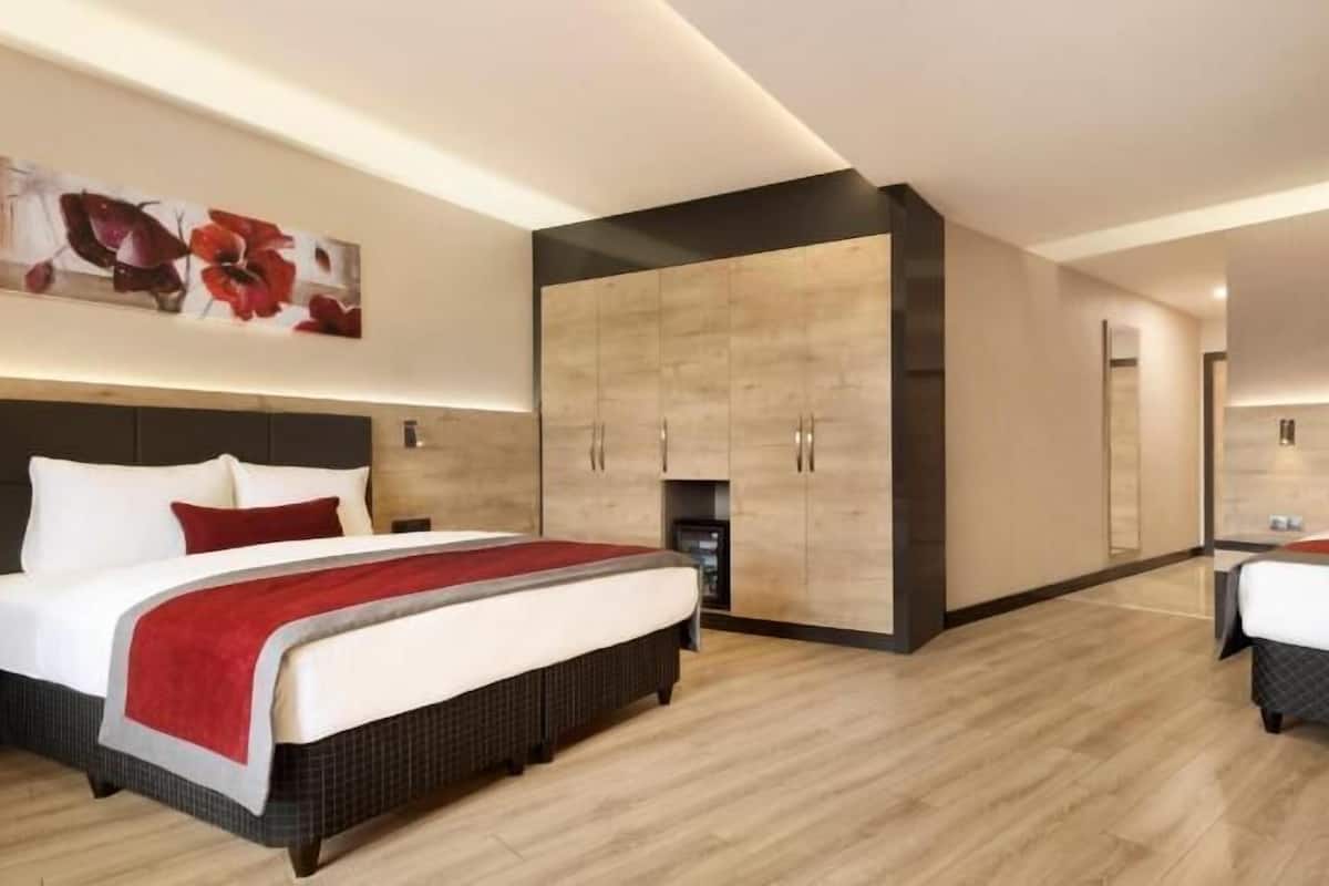 Minibar, coffres-forts dans les chambres, bureau, chambres insonorisées