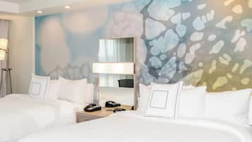 Habitació, 2 llits de matrimoni | Roba de llit hipoal·lergògena, escriptori i cortines opaques