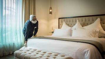 Coffres-forts dans les chambres, décoration personnalisée, bureau