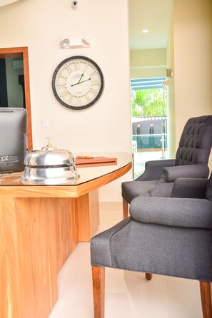 Mostrador para check-in y check-out