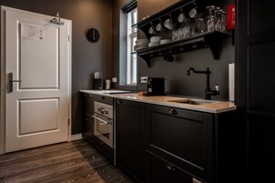 Refrigerador, microondas, horno, placa de cocina