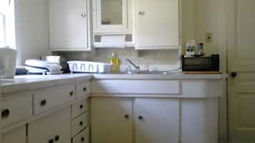 Canora Vacation Home | Private kitchen | Full-sized fridge, microwave, oven, stovetop