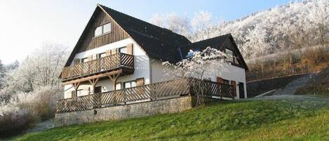 المنشأة من الخارج