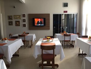 Free daily buffet breakfast - Silver Lis  Açailandia (Acailandia)
