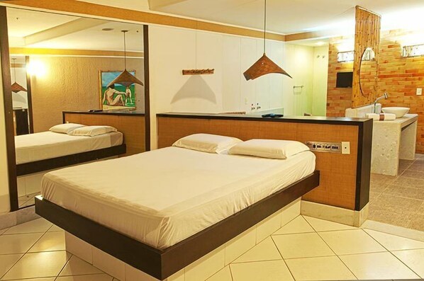 Phòng Suite | Minibar, bàn, màn/rèm cản sáng, truy cập Internet không dây miễn phí 