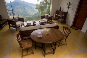 Breakfast, lunch and dinner served  - Nalanda Residence (Diyathalawa)
