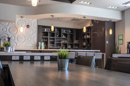 Bar. Wingate By Wyndham Dieppe Moncton