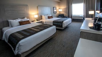 Chambre, 2 grands lits, non-fumeurs | Literie hypoallergénique, coffres-forts dans les chambres, bureau