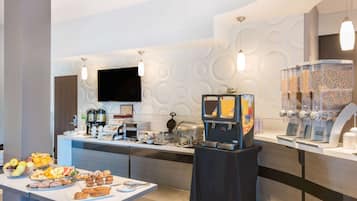 Free daily full breakfast