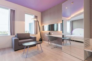 In-room safe, desk, laptop workspace, blackout curtains - Park Inn By Radisson Amsterdam City West (Amsterdam)
