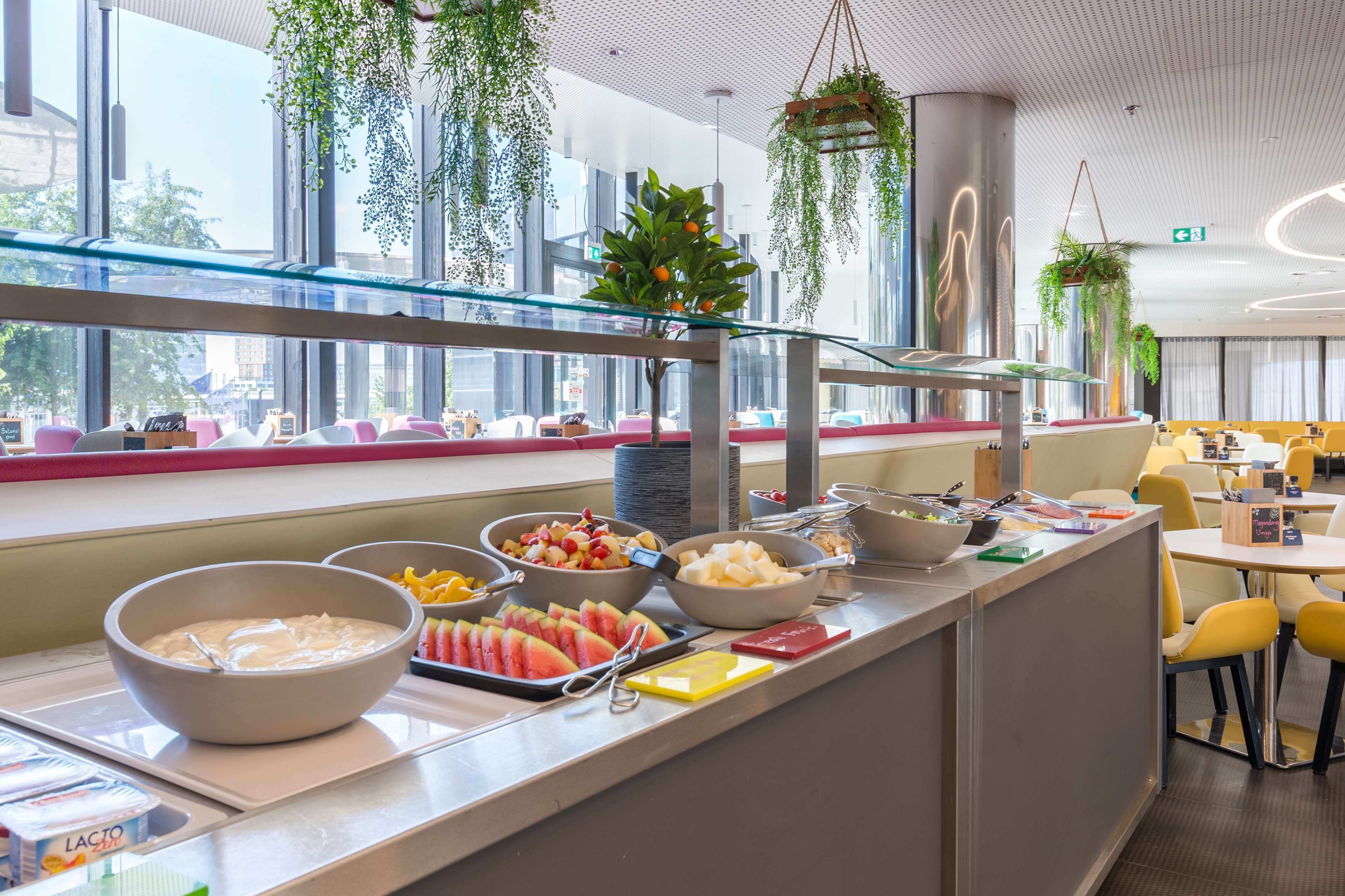 Daily buffet breakfast (EUR 19.50 per person)