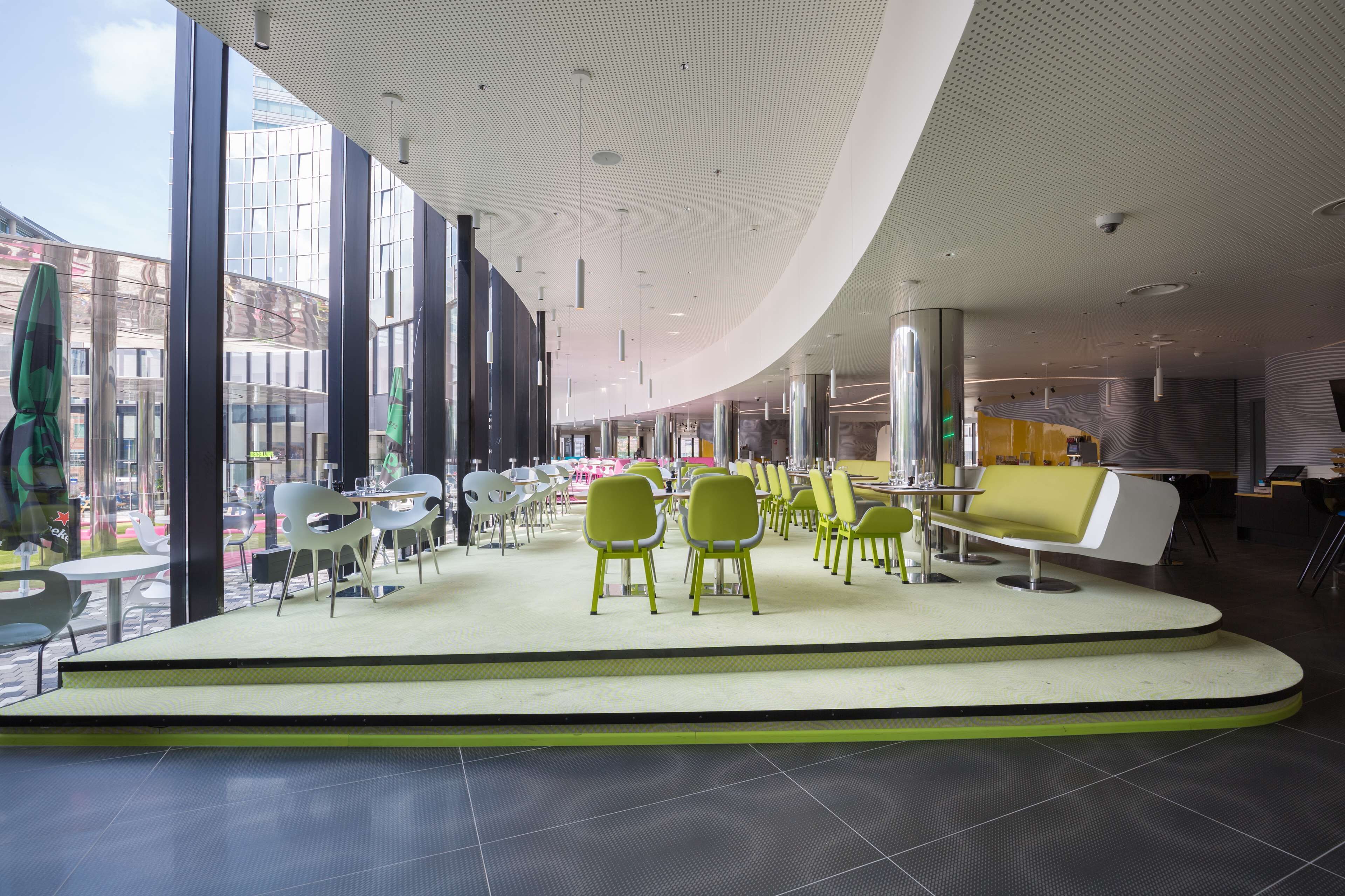 breakfast, lunch, dinner served; international cuisine