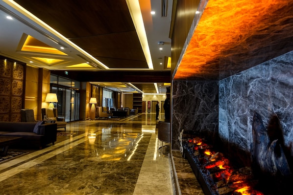 Fireplace - Ramada Resort by Wyndham Erciyes (Hacilar)