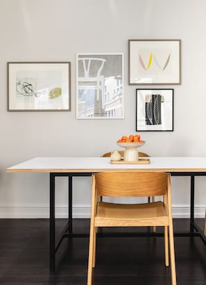 Apartamento Premium, 1 habitación | Servicio de comidas en la habitación
