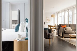 Leilighet – premium, 2 soverom | Sengetøy av topp kvalitet, individuelt dekorert og individuelt innredet