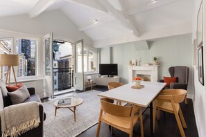 Premium 1 Bedroom Apartment | In-room dining