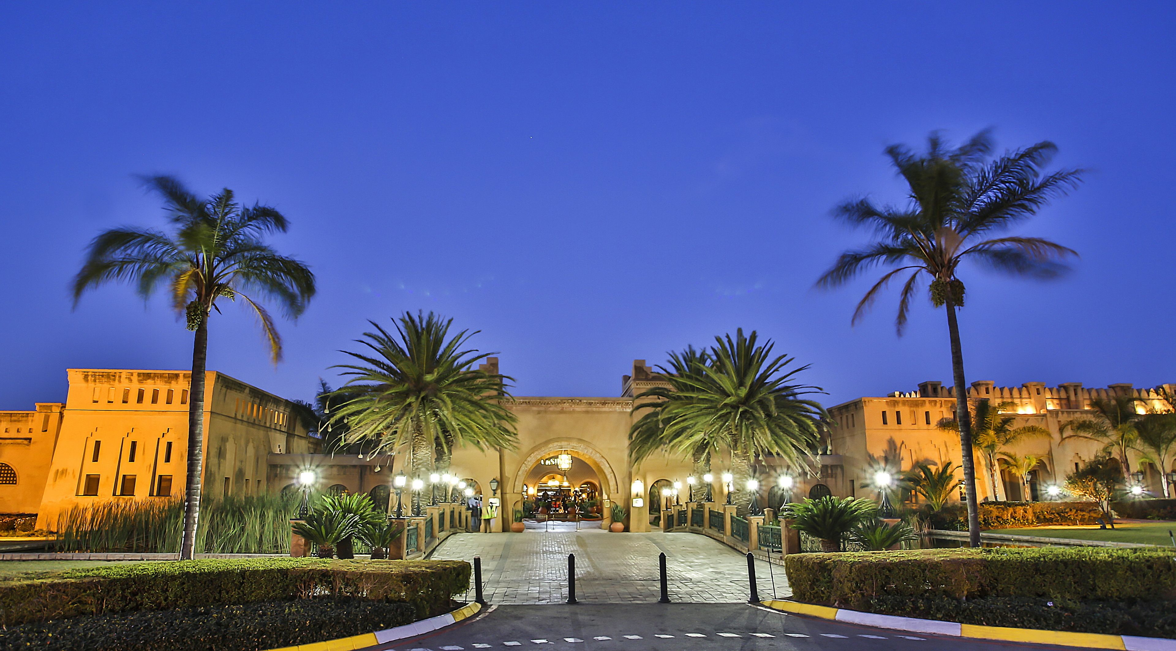 Bagian depan properti - sore/malam