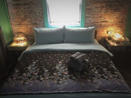 Double Room | In-room safe, individually furnished, desk, free WiFi