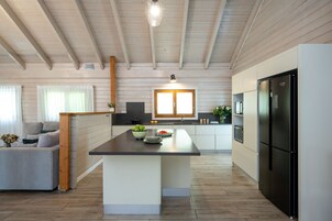 Ropa de cama de alta calidad, escritorio y sistema de insonorización 